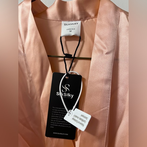 Silksilky Women's Silk Kimono Robe in Pink - Picture 5 of 5